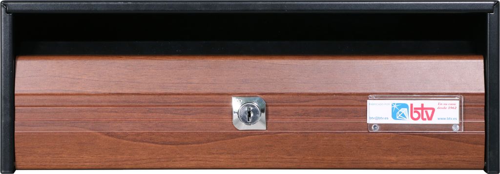 Buzón de Btv modelo Troya acabado en imitación madera de Nogal sobre perfil extrusionado de aluminio. Tamaño revistero.