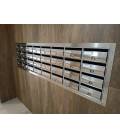 Agrupación de 32 buzones FURTURE ANTIVANDÁLICO H3400-11- INOX ESPEJO, empotrados en la pared y con tapajuntas inox espejo 