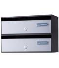 Buzones Adapta, H3820-02, con baterías de 2 buzones. Con cuerpo de acero lacado negro y puerta de acero Plata. 