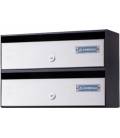 Buzones Adapta, H3820-05, baterías de 2 buzones. Con cuerpo de acero lacado negro y puerta de acero inoxidable Inox Satinado.