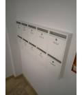 Agrupación de 10 Buzones MIRA V1300-01, Blanco, colgados en la pared.