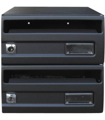 Buzón Btv, Silver 23720, con cuerpo de acero pintado negro y puerta en acero Negro G2. Apto para el interior.