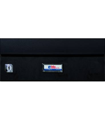 Buzón btv Expo 12202, cuerpo acero negro pintado y puerta de aluminio pintado color Negro. Apto para el exterior..
