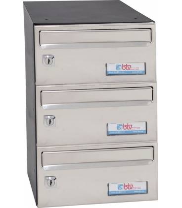 Buzón btv Barajas, 30336, cuerpo negro pintado y puerta de acero inoxidable color Inox Brillo G3, apto para el interior.
