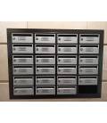 Buzón Moncayo - Negro con puerta Plata Perla + Tapajuntas aluminio anodizado negro y placa identificativa de buzón 
