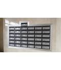 Buzón Moncayo - Negro con puerta Plata Perla + Tapajuntas aluminio anodizado Plata y placa identificativa de buzón 