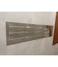 Agrupación de 15 Buzones Barajas Inox Brillo empotrados en la pared y con tapajuntas en color Inox brillo.