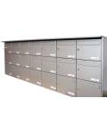 Agrupación de buzones Kompact Push H270 Pintura Inox, Doble altura. Colgados en la pared con una envolvente color pint inox