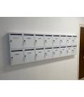 Instalación de SoloBuzones. Agrupación de Buzones Verticales Teide Blanco, colgados en pared