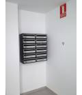 Instalación de SoloBuzones, Agrupados de 12 buzones Indico h3425, Negro/ Pintura Inox, collados en pared sin envolvente