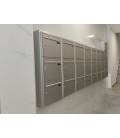 Agrupaciones de 24 buzones Column V404, color Pintura Inox, antihuellas con gran capacidad. Colgados en la pared