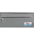 Buzón btv Barajas, 10346, cuerpo negro pintado y puerta de acero inoxidable color Titanio G1, apto para el interior.