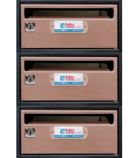 Buzón btv, Moncayo 33912 - cuerpo de acero pintado Negro y puerta de acero pintado Bronce G3- apto para el interior.