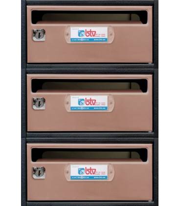 Buzón btv, Moncayo 33912 - cuerpo de acero pintado Negro y puerta de acero pintado Bronce G3- apto para el interior.
