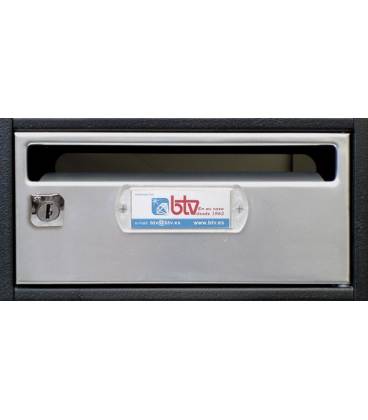 Buzón Btv Moncayo 13929, cuerpo acero negro pintado, puerta acero pintado Plata G1, para el interior.