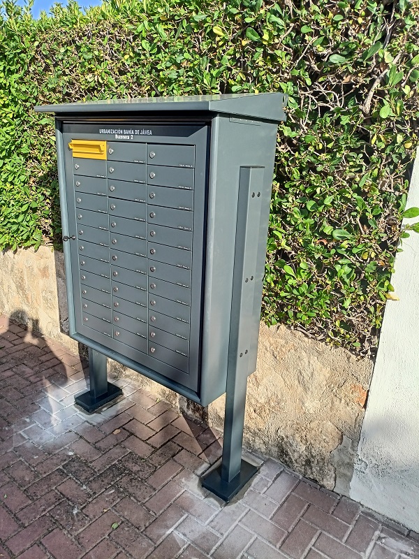 buzon-BCP-36-casillas-tejado-soporte-cuerpo-acero-puerta-aluminio-antra